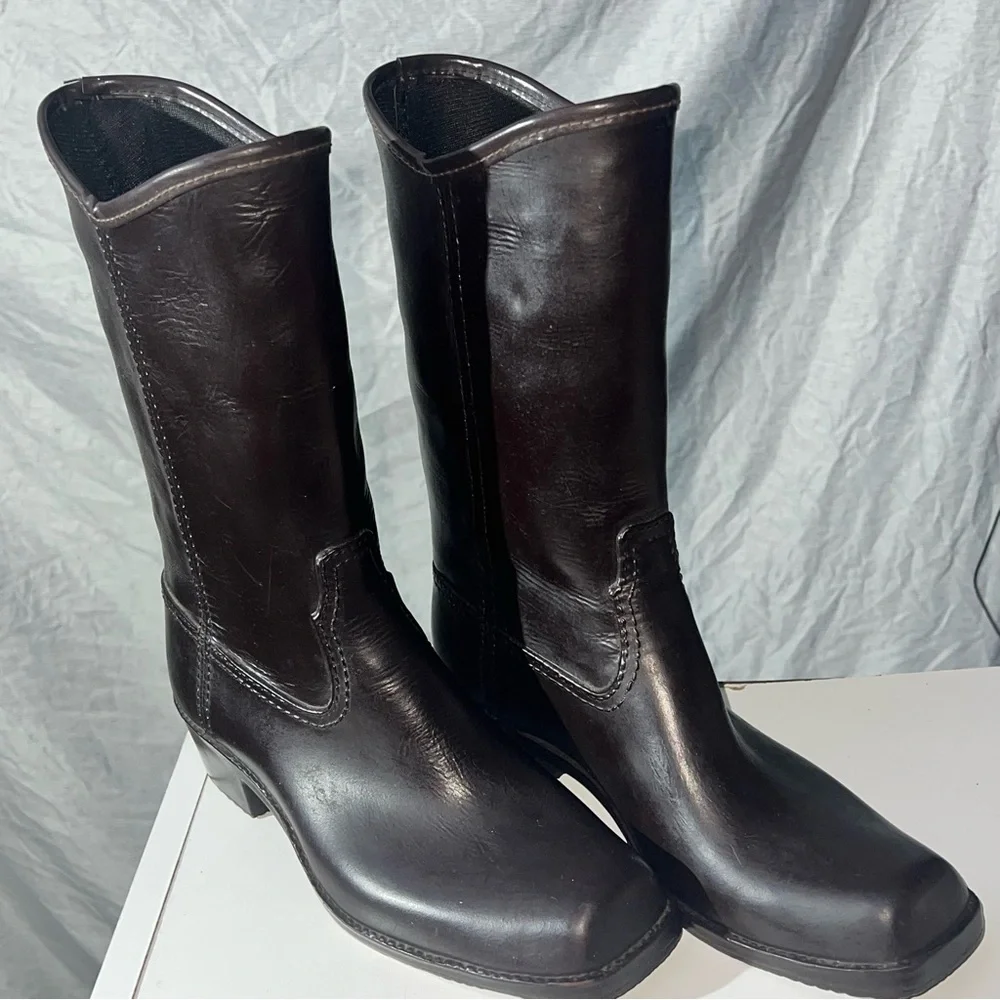 Weatherproof Women’s Heeled Boots - Picture 1 of 10